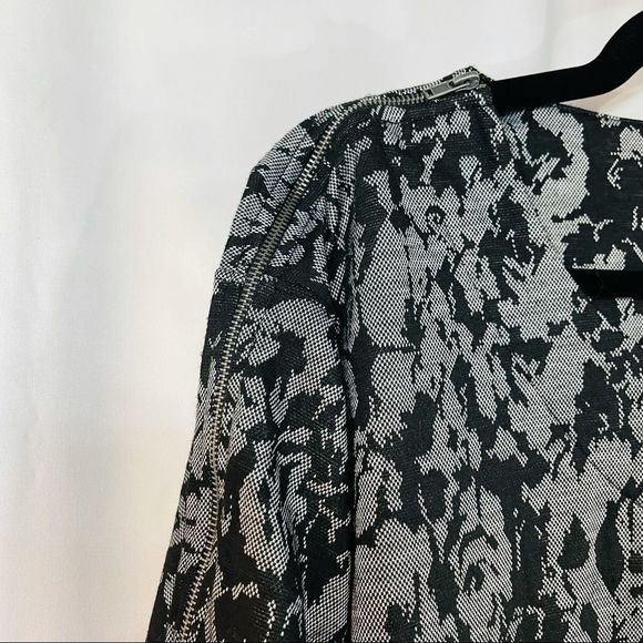 Siva Seventy Deluxe gray and black long sleeve top - Picture 4 of 12